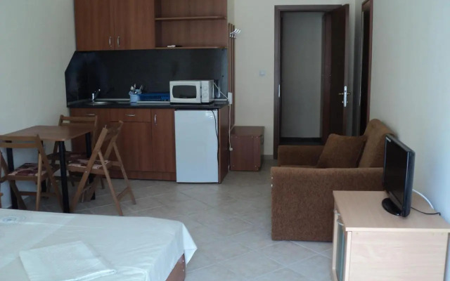 Meni Apartments and Guest Rooms