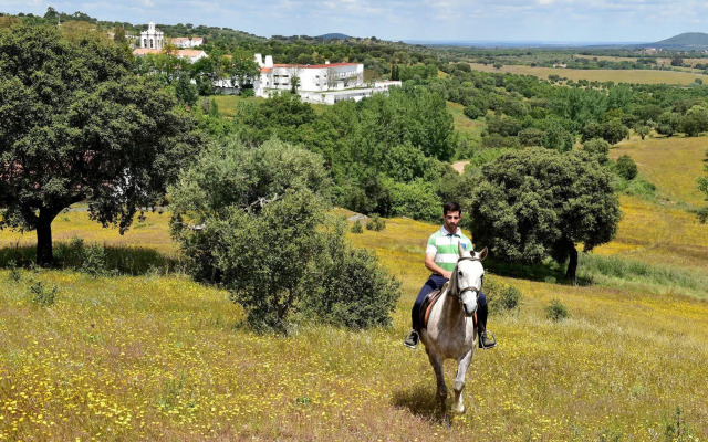Pousada Convento de Arraiolos - Historic Hotel