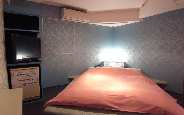 Hotel Tee (Adult Only)