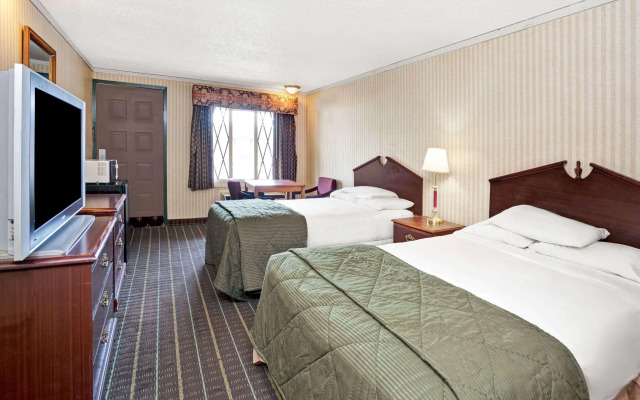 Knights Inn - Madison Heights