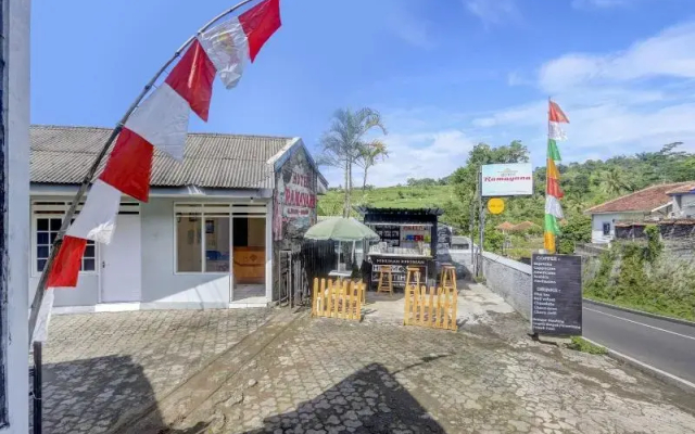 Spot On 90156 Hotel Ramayana