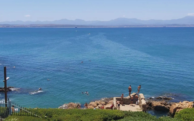 Beacon Wharf , George Hay 5 Seafront Accommodation