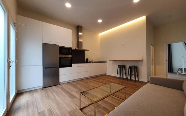 REDONDELA APARTMENTS - Bedroom, Bathroom & Kitchen