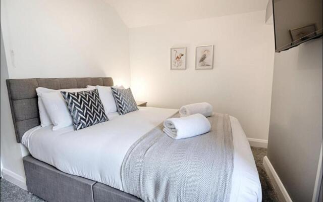 4br-11guests-patio-familyfriendly-citycentre-beach