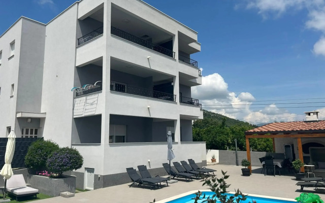 Villa Apartments AA 1
