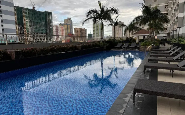 Beautiful 1bed condo Nr Airport, MOA, Makati, Bay