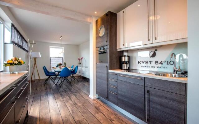 KYST 5410 Floating Home 1