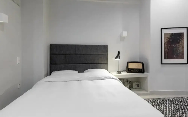 85 sqm in the Heart of Athens w Rooftop Deck