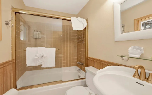 Black OAK Cabin #1977