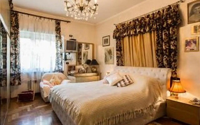 Romantic & Artistic Apartment