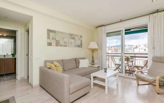 Elegant 3 Bed With Views of Sagrada Familia