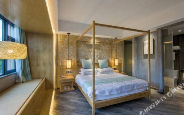 Yueming Xiaoyuan Hostel