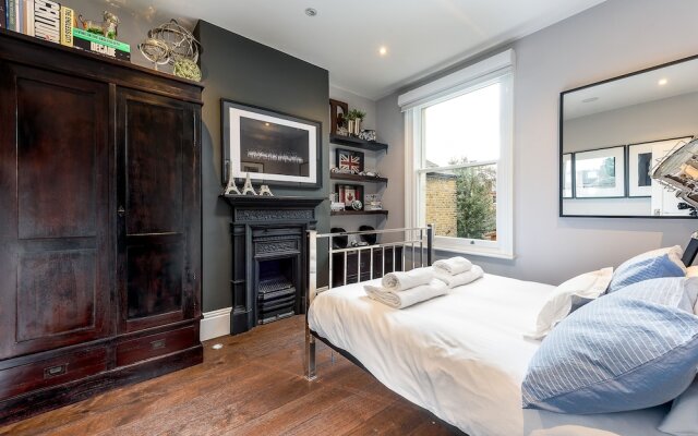 Luxurious Wandsworth Home Close to Putney Heath by Underthedoormat