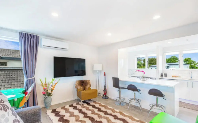 Freshly Renovated 3Br Ellerslie Home