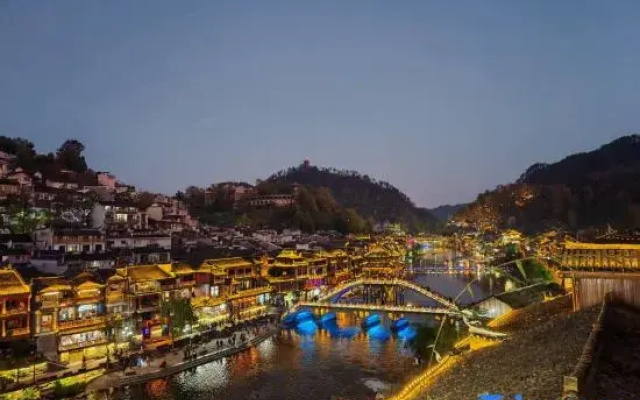 Jiayue Hotel, Jiutian (Hongqiao Branch, Fenghuang Ancient Town)