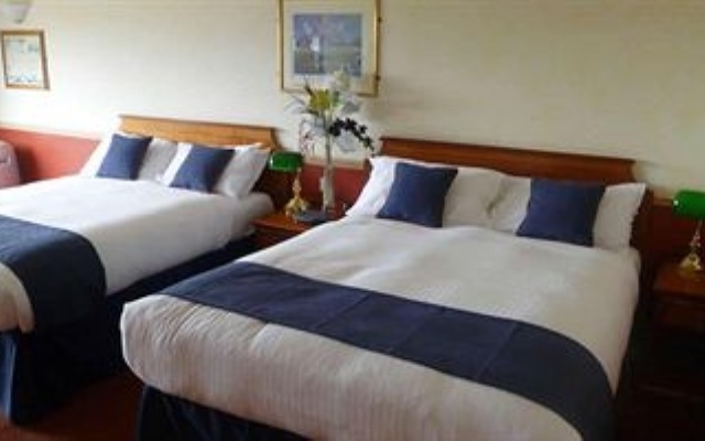 London Beach Country Hotel