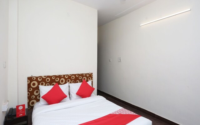 Oyo 30850 Hotel Hira