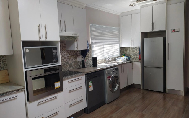 Twins Guest House Astoni