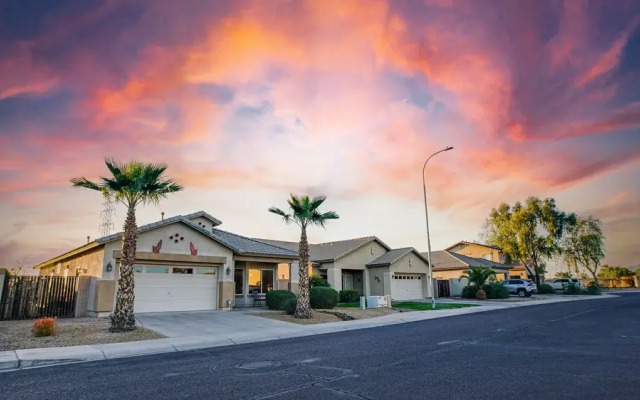 120th Avondale 3 Bedroom Home by RedAwning