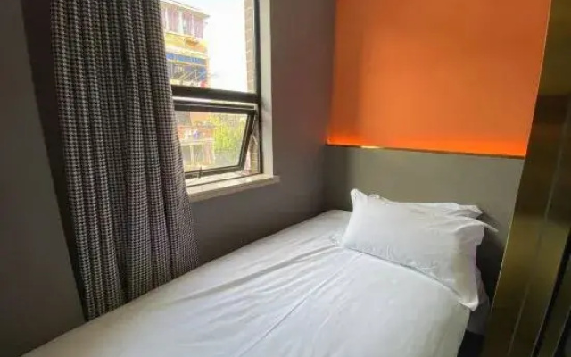 Boke Inn (Shanghai Loushanguan Road Subway Station Branch)