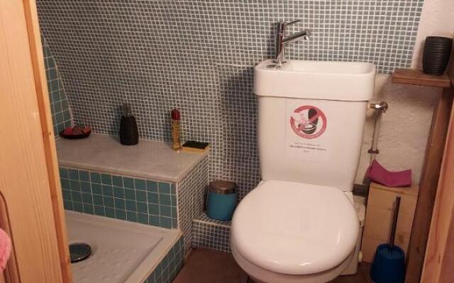 Studio atypique rue de Turin (ancienne étable de village)