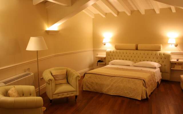 Suite Hotel Santa Chiara