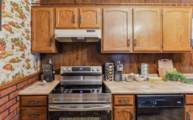 Niagara Falls Getaway: Perfect Place To Unwind 2 Bedroom Home by RedAwning