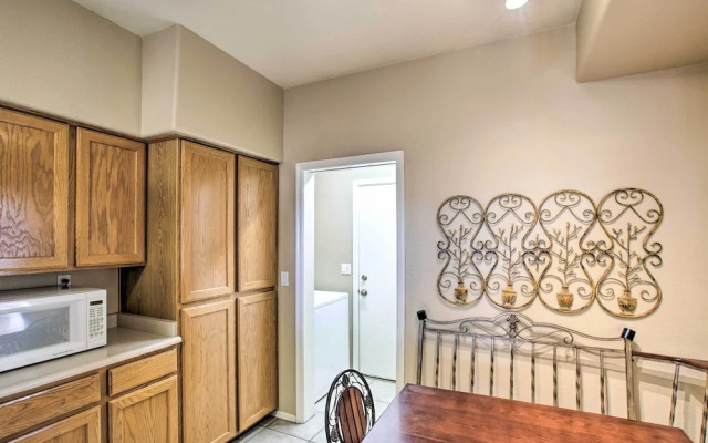 7 Mi to Mill Ave: Bbq-ready Mesa Townhouse