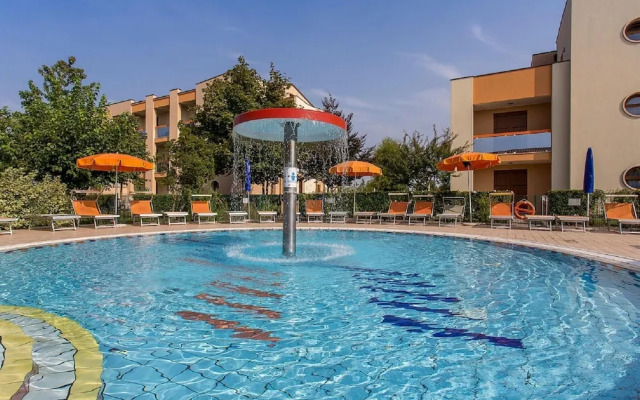 Spacious Apartment in Caorle With Shared Pool