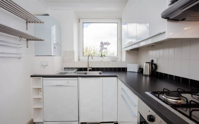 Bright, Modern 2 Bed in Maida Vale