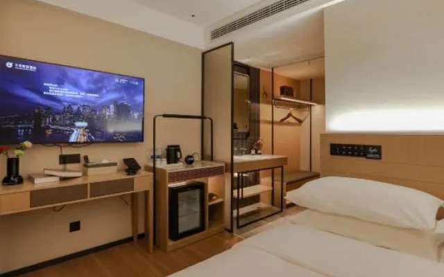 Jiulong Yipin Hotel (Zhijin Ancient City Pedestrian Street)