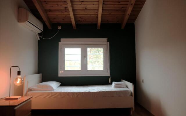 Seaside 5 Bedroom Spacious Villa close to airport