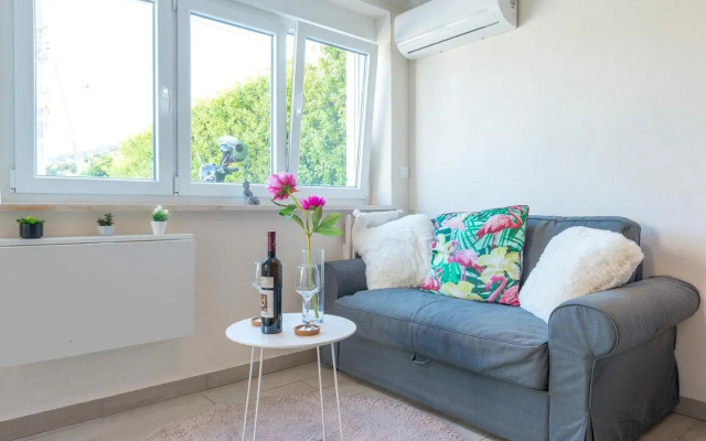 Brand New Studio With Terrace & Parking