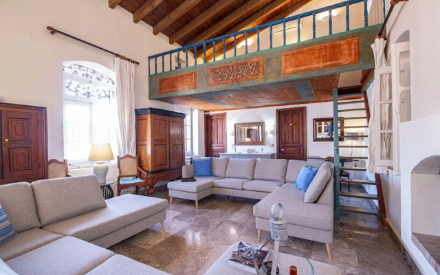 Emporio A Captivating 6-bed Villa in Nimborio