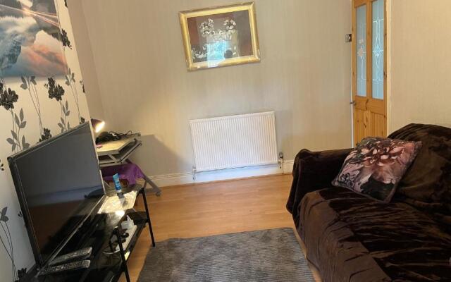 Apartment with basic equipments and shared garden