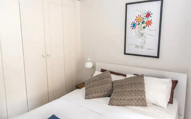 Chic Quiet Apt Close to Everything H404