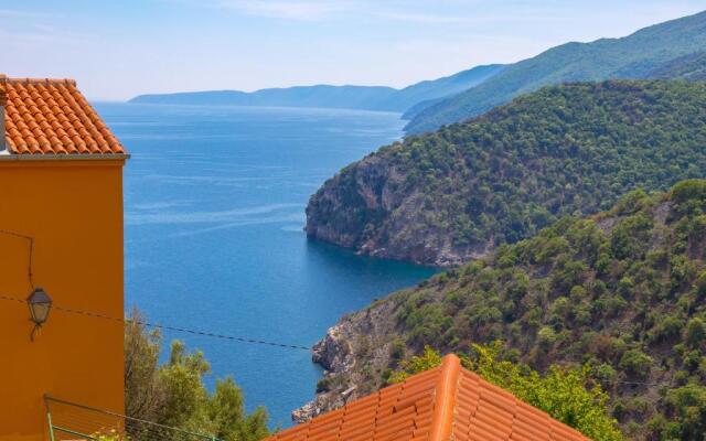 House Bajota with terrace and sea view