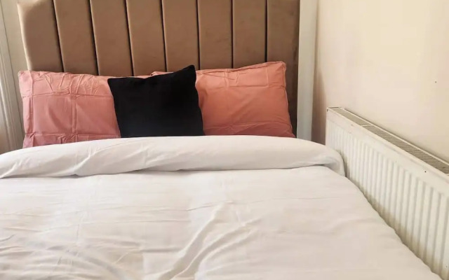 Charming Victorian Apartment in Central Wolverhampton