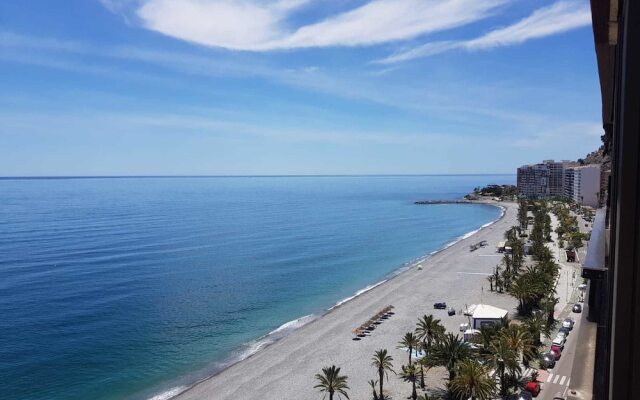 Ático en Almuñecar. Primera línea de playa con vistas espectaculares