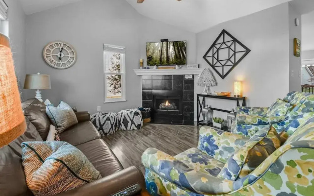 Rotties' 2 Bedroom Home by RedAwning