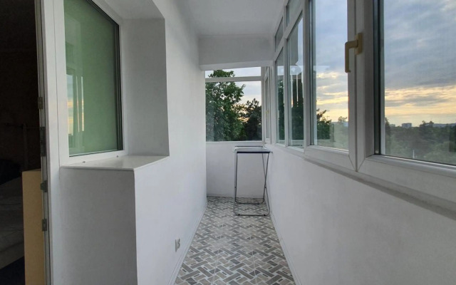 Between Parks - King Bed - Central - Football field