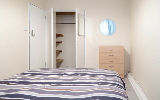 Old Church Road - Deluxe Guest Room