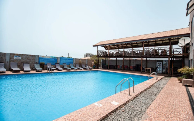 Plus 33 Hotel