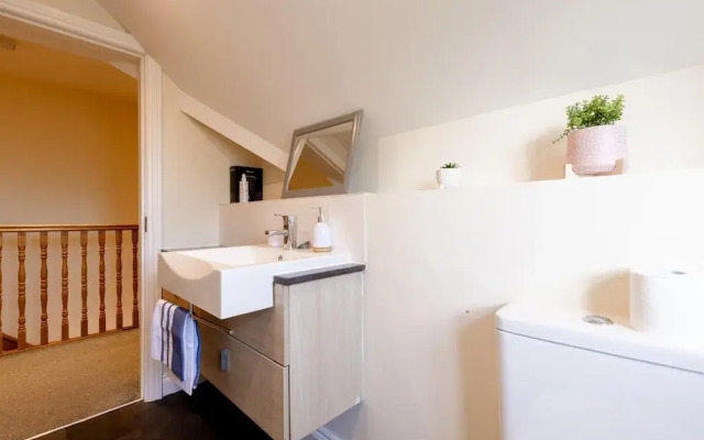 Beautiful 3BD Home Situated in Solihull