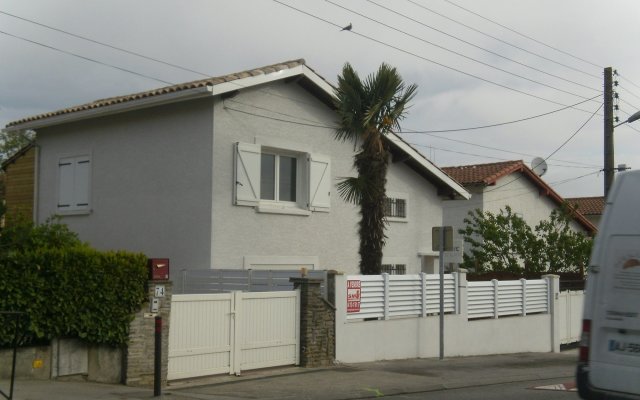 Bright And Modern House with 3 Rooms in Carcassonne, with Private Pool