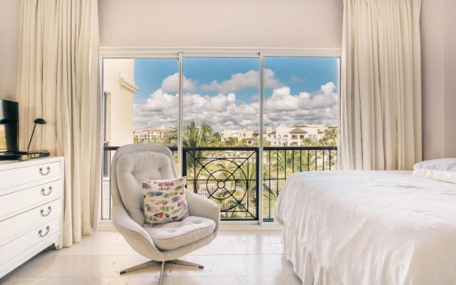 Relax at This Majestic Beachfront Apt at Aquamarina