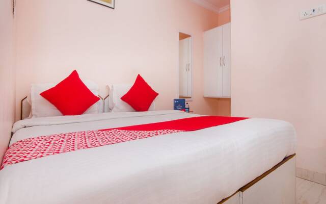 OYO 13471 Hotel HomeStay