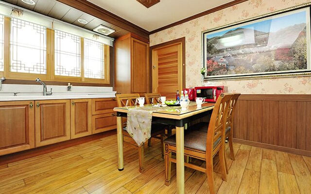 Yeongju Pusoksa Maple Road Pension