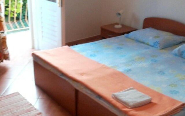 Apartment With 2 Bedrooms in Baška Voda, With Enclosed Garden and Wifi