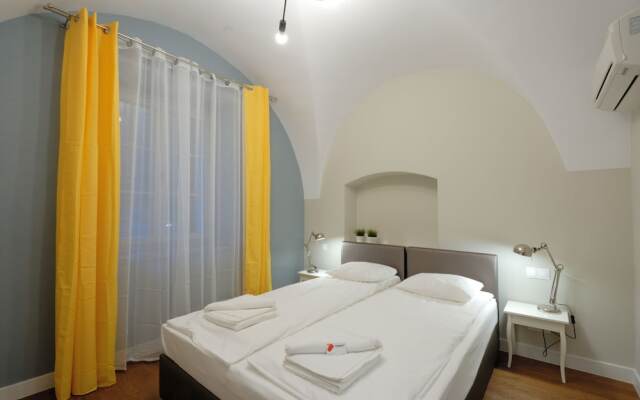 Avesa Luxury Apartments by Wawel Castle